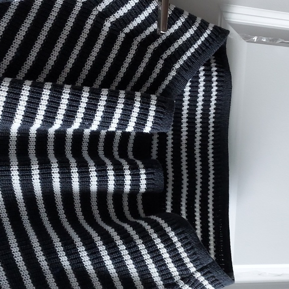 Express 3/4 sleeve sweater s/p black white - Picture 5 of 9